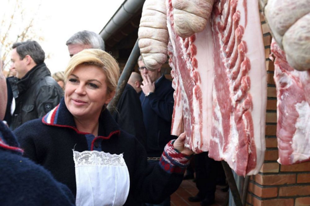 Talentovana za mešanje: Kolinda topi čvarke, a ni kobaja joj nije strana! (FOTO)