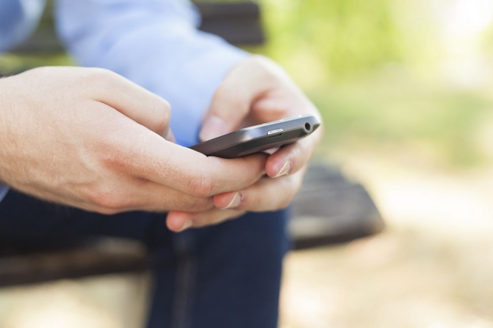 Pronašao je telefon, a onda vlasnici na Fejsbuku ostavio status koji je raznežio svet! (FOTO)