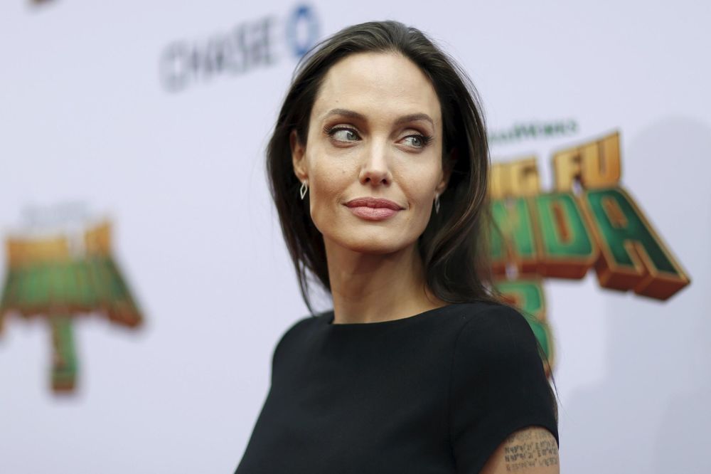 Anđelina propala bez Breda: Toliko je mršava da to nije zdravo! (FOTO)