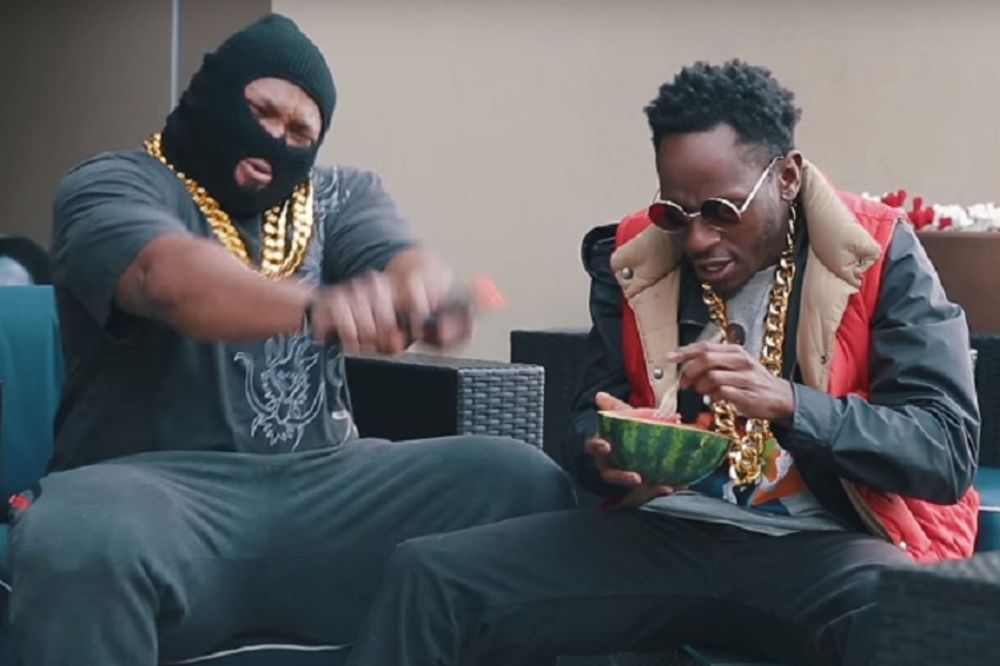 Niste rasista? Stavite ove naočare na glavu i postaćete! (VIDEO)