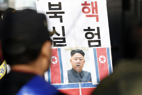 Severna Koreja bacila milion propagandnih letaka iznad Južne Koreje! (FOTO) (GIF)