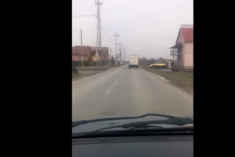Istripovao da je Flojd: Kombi Zelenila jurio preko 130 km/h, dobro što nikog nije ubio! (VIDEO)