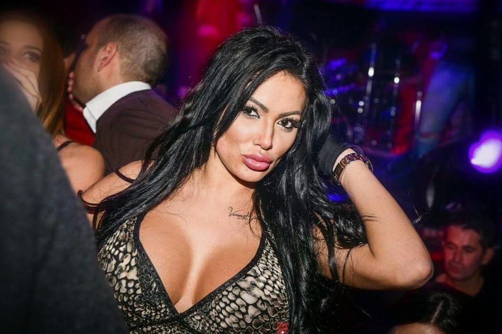 Šalje poruku Kristijanu? Tamara Đurić pokazala kako puca iz pištolja! (FOTO)