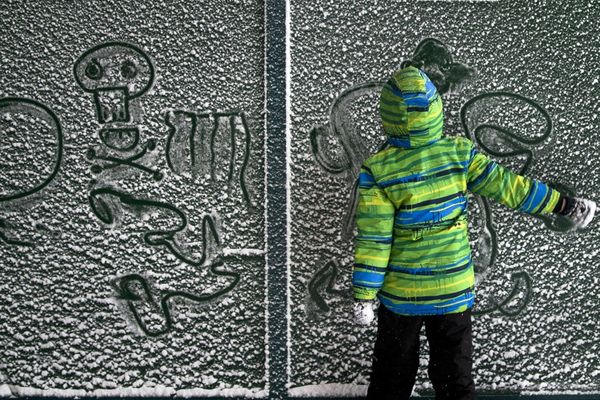 Okovani snegom i ledom: Stotine bugarskih i rumunskih gradova u mraku! (FOTO)