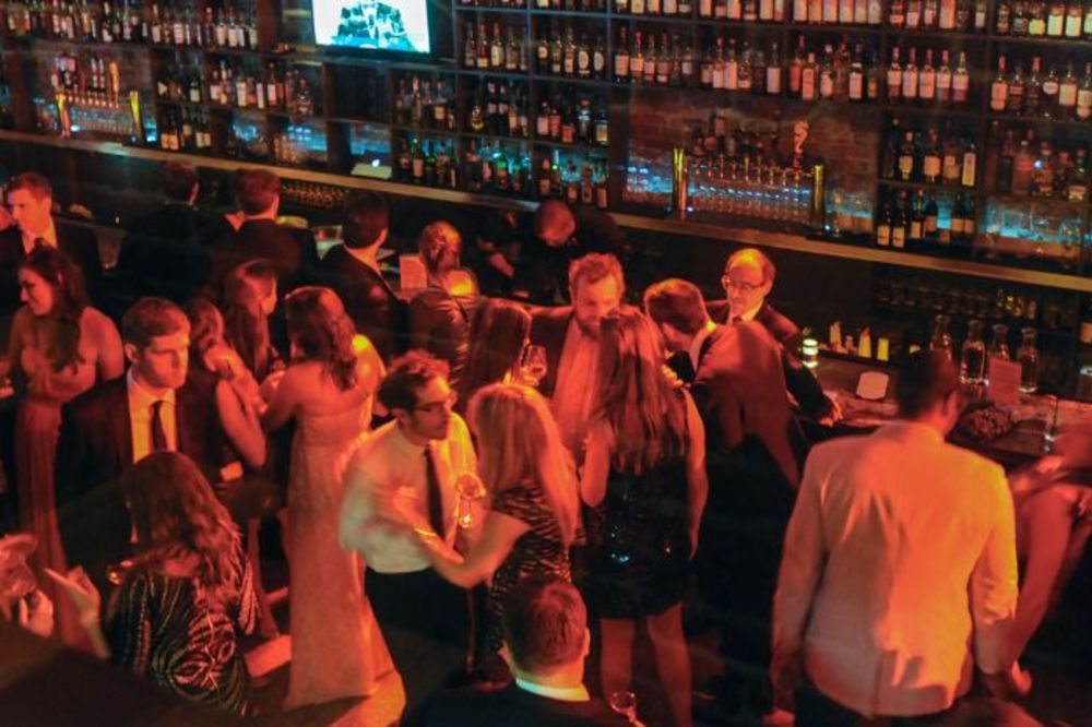 Umrećete od smeha kad čujete kako se na hrvatskom kaže buzz! (GIF)