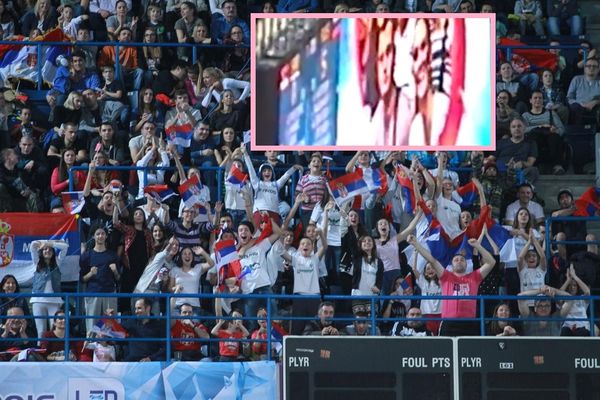 Nije moglo u Areni da prođe bez poljubaca: Kiss cam lovio je parove na utakmici Srbija - Rusija! (VIDEO)