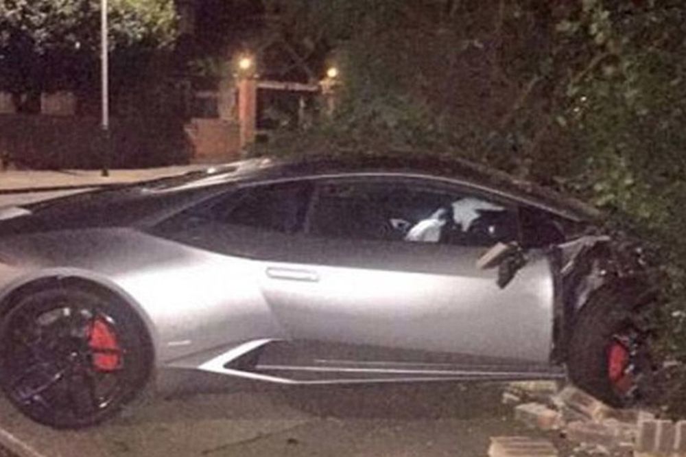 Zvezda Premijer lige zakucala lamborginija od 200.000 funti u kuću! (FOTO)