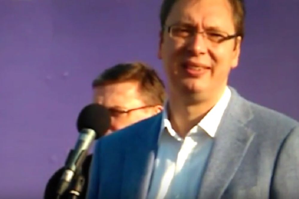 SNS botovi zviždali novinarima kad su Vučiću postavili pitanje! (VIDEO)