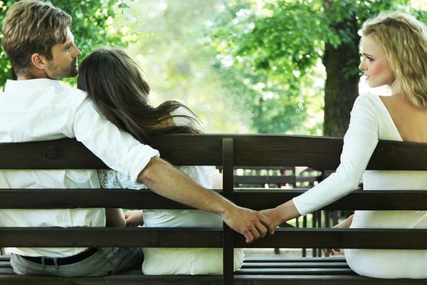 5 tipova muškaraca koji sigurno varaju: Ako ga vidite, bežite od njega, odmah! (FOTO) (GIF)