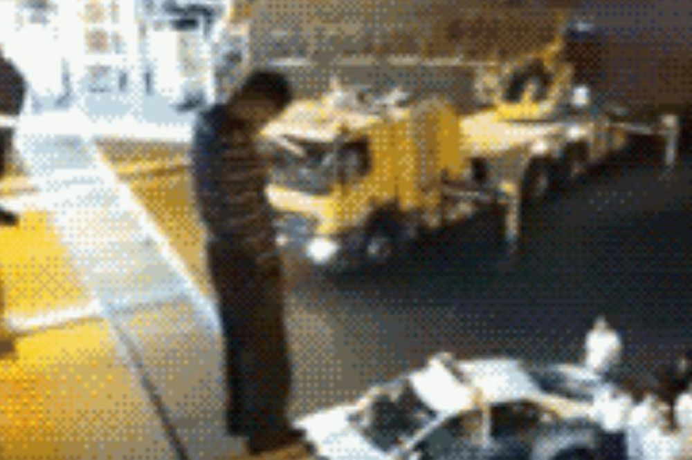 Spas u poslednji čas: Spremao se da skoči u smrt ali je sprečen na neočekivan način (GIF)