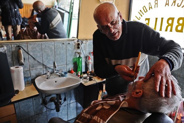 Sarajevski brica radi na istom mestu skoro 40 godina! (FOTO) (VIDEO)