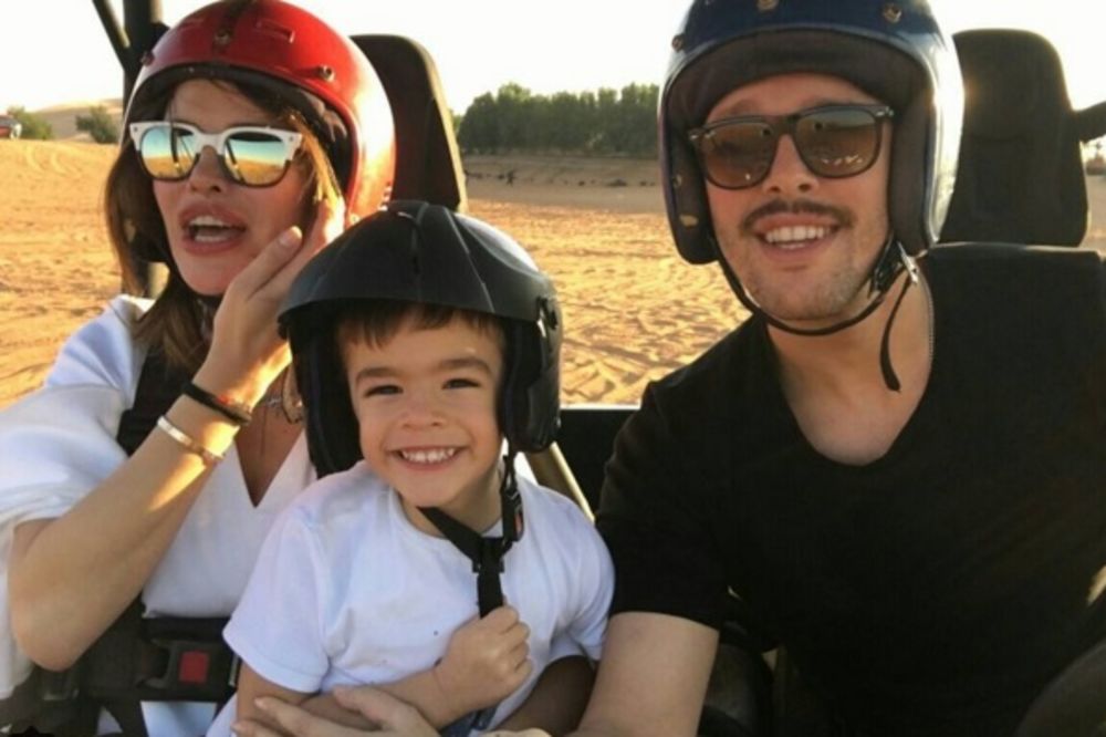 Bez trunke straha: Seve i Igor plivaju s ajkulama! (VIDEO)