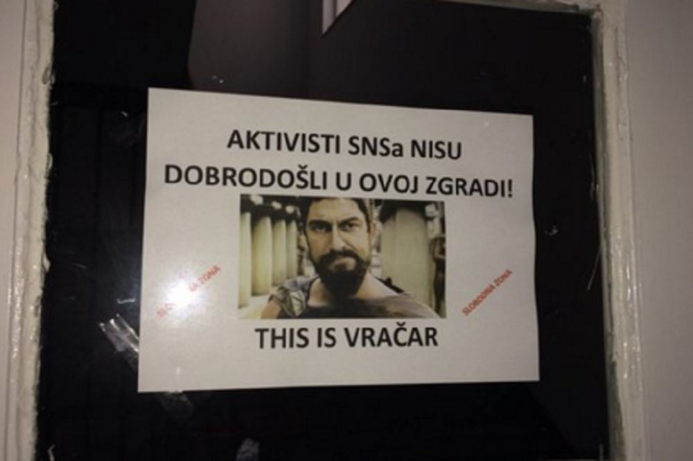 300 Spartanaca s Vračara: SNS botovi ovde nisu dobrodošli! (FOTO)