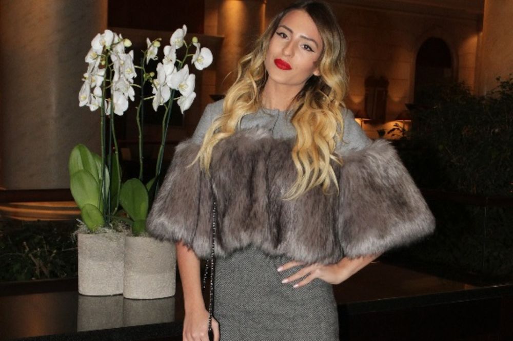 Ne može bez ulepšavanja: Anastasija skinula šminku, ali se latila Fotošopa (FOTO) (VIDEO)