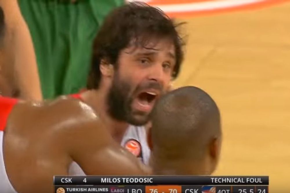 Jedva ga zaustavili: Pobesneli Teodosić napao sudije zbog rvačkog zahvata nad njim! (VIDEO)