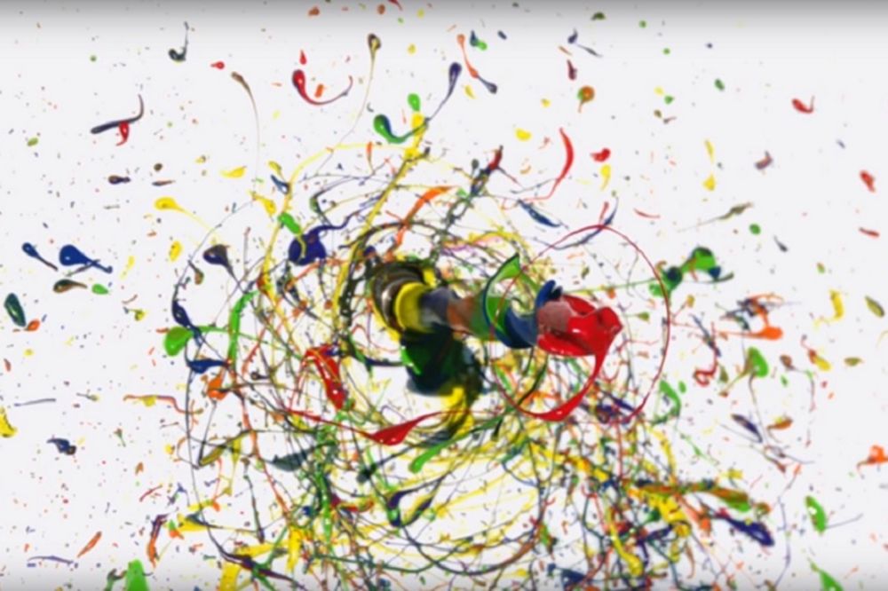 Šarenilo na platnu uz pomoć samo jedne bušilice! (FOTO) (VIDEO)