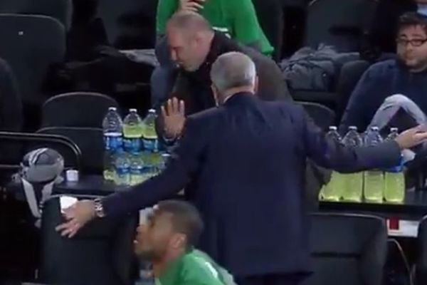 Selfi sa Obradovićem je nešto što ne treba da pokušavate! (VIDEO)