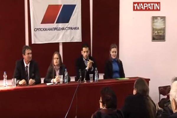 Incidenti na tribini SNS-a: Umalo tuča naprednjaka i socijalista i to pred ministrom (VIDEO)