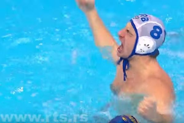 Bomba Aleksića iz daljine koja je izazvala delirijum na tribinama Arene! (GIF)