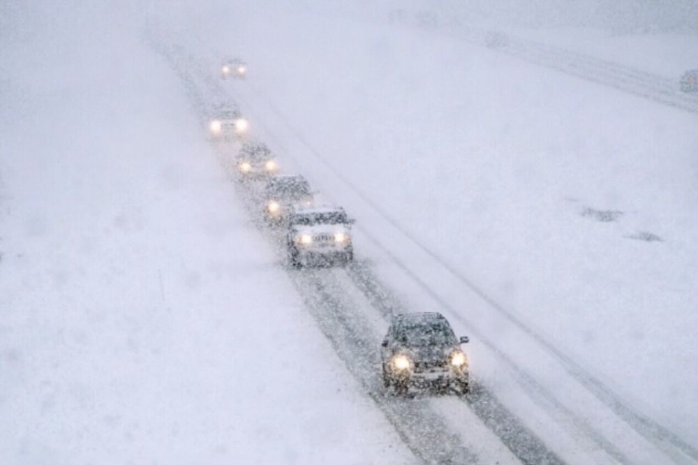 Snežna oluja pravi haos u Americi: Sve je više mrtvih, poplave, zabranjena sva putovanja... (VIDEO)