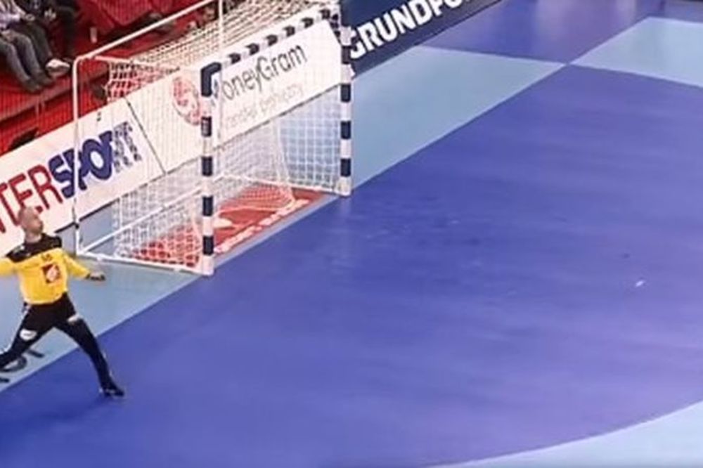 Hrvatskoj se smeje čitava Evropa: Kockasti primili gol sa drugog kraja terena! (VIDEO)
