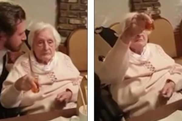 Za ovo je potrebno imati... Baka u punom restoranu nazdravljala Hitleru?! (VIDEO)