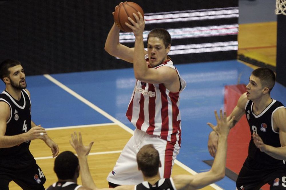 Sećate li se važnijeg večitog derbija: Partizan se bori za opstanak, a Zvezdi neophodna pobeda!