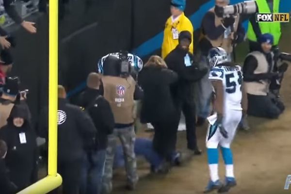 Navijač se bacio sa tribine slaveći plasman svog tima na Superboul! (VIDEO)