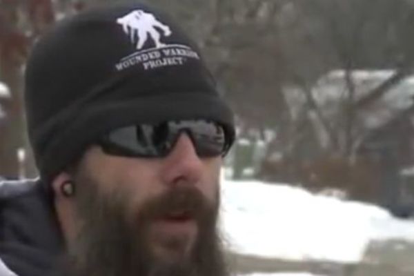 Svoja invalidska kolica pretvorio u mašinu za čišćenje snega! (VIDEO)