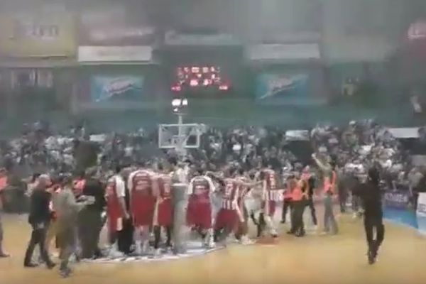 Zamalo tuča na kraju derbija: Miler se zakačio sa igračima Partizana, Džikić razdvajao! (VIDEO)