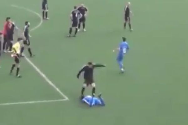 Pa dobro, šta je ovo? Zbog postignutog gola, dobili su ozbiljne batine! (VIDEO)