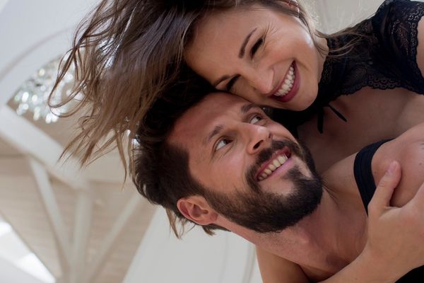 Muškarci su tako jednostavni: Postoji samo 1 znak da mu je stvarno stalo do vas (GIF)