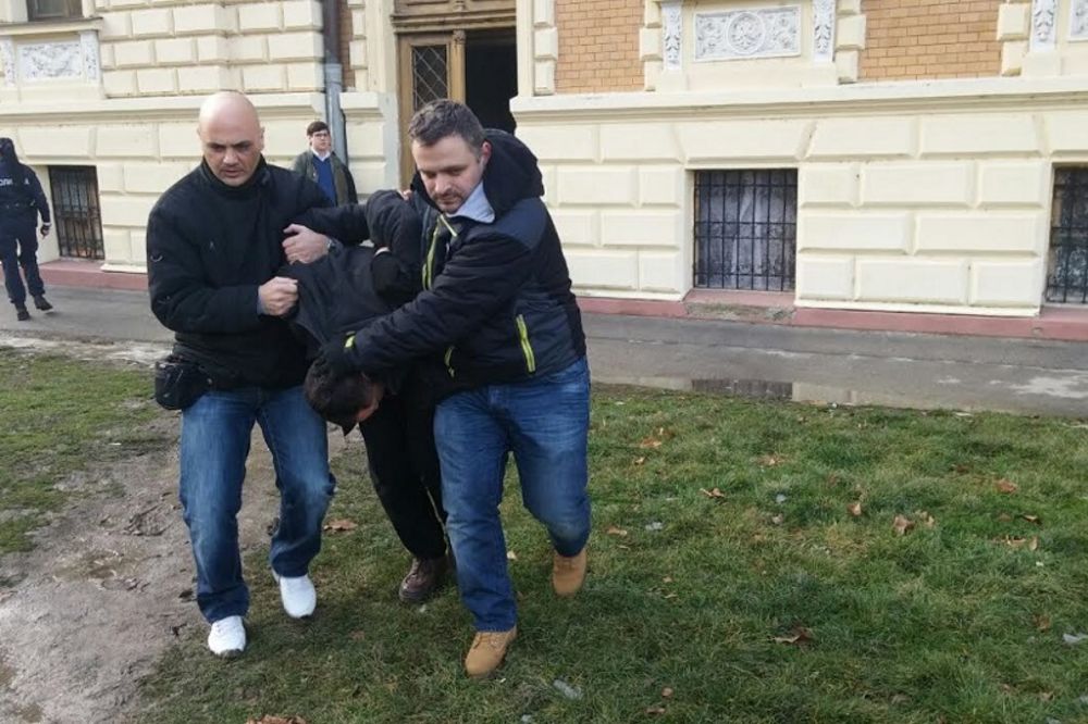 Bravo, klinci! Lopovi pokušali da opljačkaju bogoslovsku školu, sprečili ih učenici!