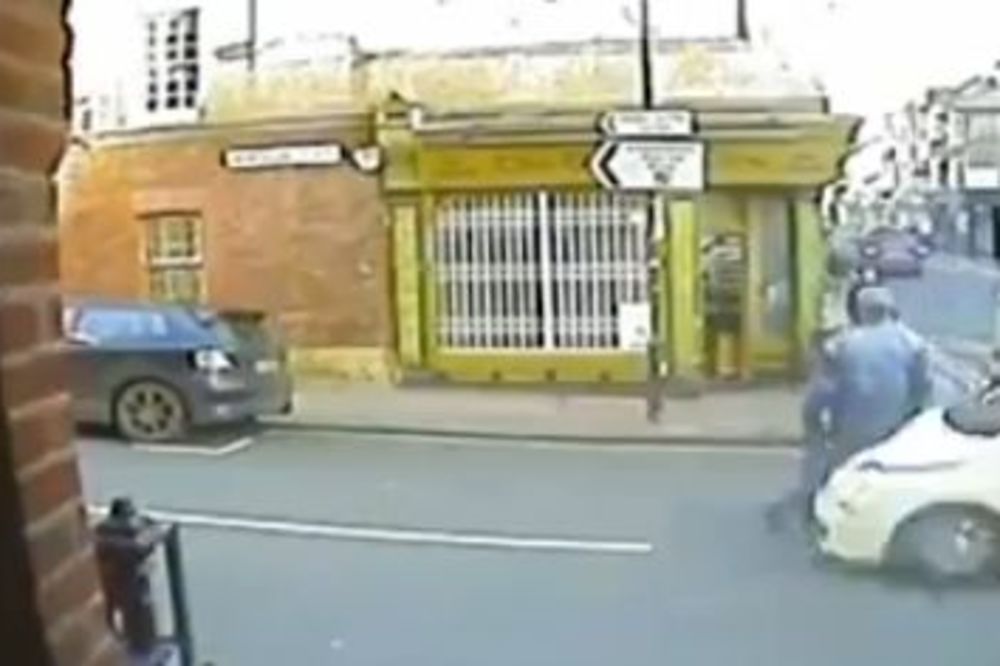 Čovek bez trunke savesti: Pokosio pešaka pa pobegao! (VIDEO)