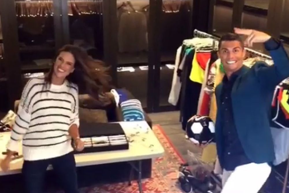 Jedna od najzanosnijih manekenki planete pokazala Ronaldu kako se igra glavom! (VIDEO)