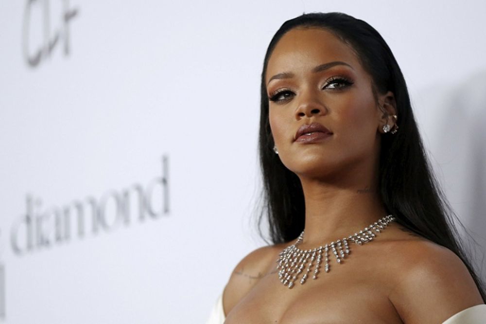 Kako osvojiti nafuranu ribu: Ovih 6 trikova morate da znate ako vam se sviđa alfa devojka! (GIF)