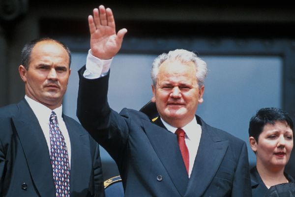 Pokojni Sloba Milošević se javio Novosađanima! Evo šta im je poručio! (FOTO)