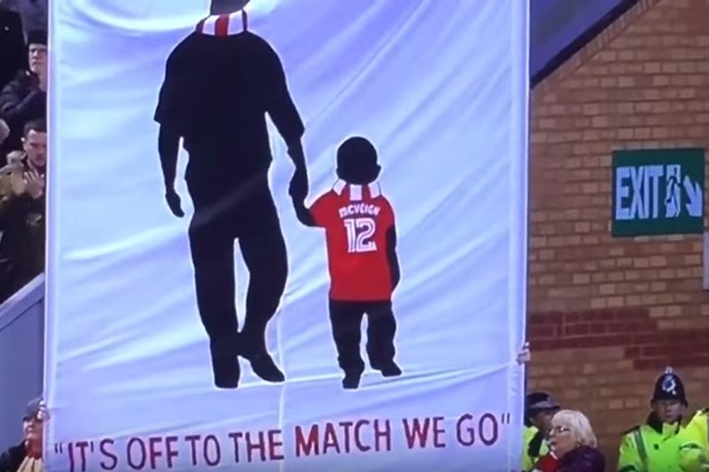 Emotivan oproštaj navijača Liverpula od preminulog dečaka (12) koji je naježio sve! (VIDEO)