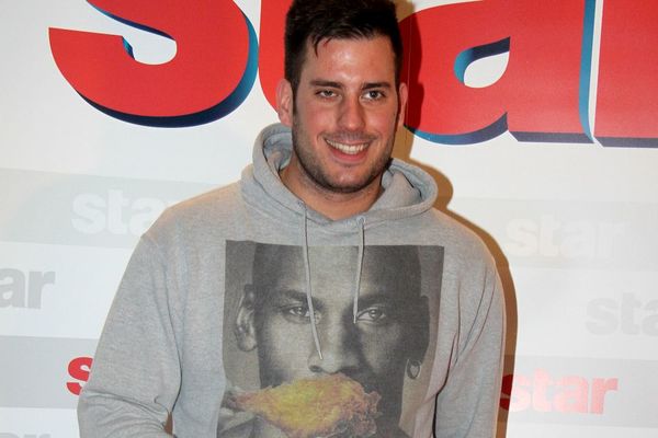 Reagovalo obezbeđenje: Željko Stojanović pravio haos u Parovima! (VIDEO)