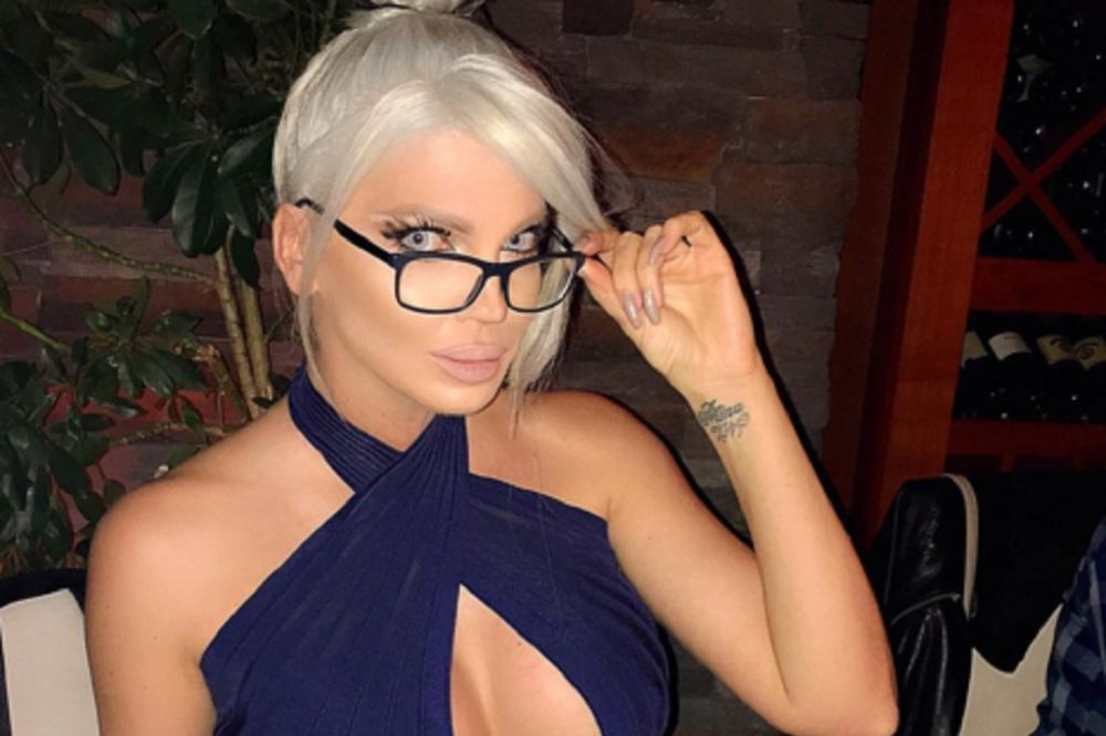 Sama u krevetu: Gola Jelena Karleuša zapalila Instagram! (FOTO)