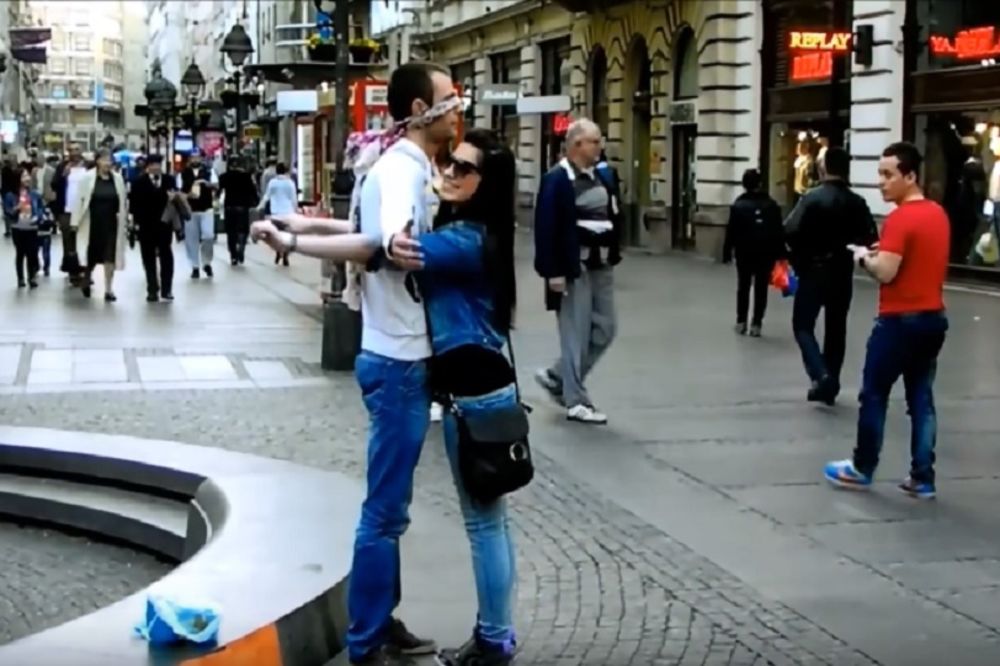 Da li je on najhrabriji dečko u Bg? Upoznajte Nemanju koga je danas grlilo pola Kneza! (VIDEO)