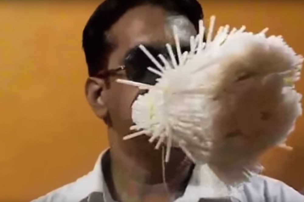 Čik oborite ovaj rekord: Strpao 1.001 slamčicu u usta! (VIDEO) (GIF)