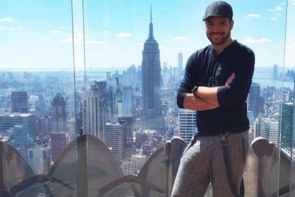 Brenin sin raspilavio sve ljubavnom porukom koju je uputio devojci! (FOTO)