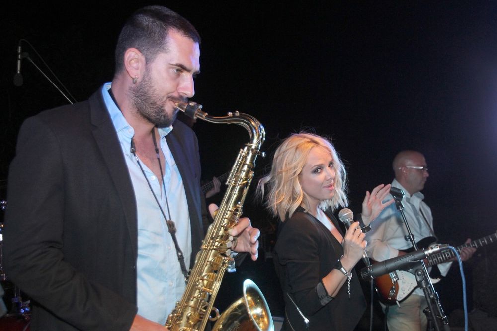 Muzičar čiji status komentariše cela Srbija razjasnio da li odlazi iz Srbije! (FOTO)