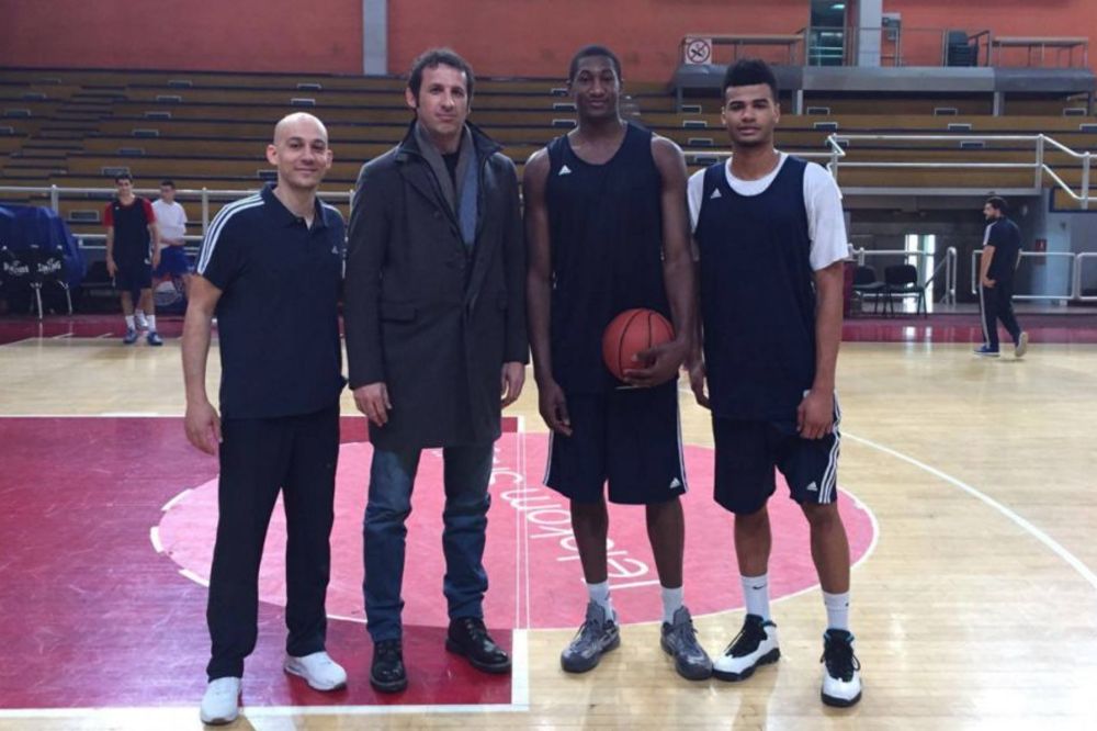 Velika čast za Megu: Legenda francuske i evropske košarke posetila Milojevića i ekipu! (FOTO)