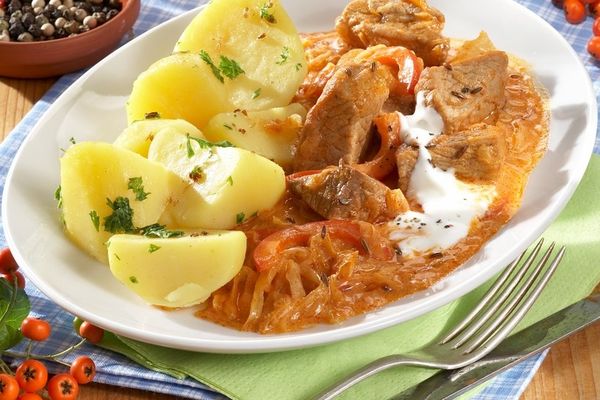 Ovako se pravi čuveni mađarski gulaš (RECEPT) (GIF) (VIDEO)