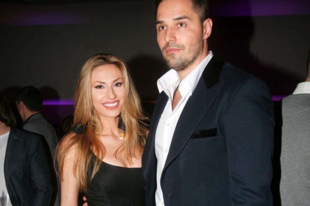 Sve žene ovo mrze! Zbog ovoga je Rada odlepila! Evo šta joj je Momir rekao kad su raskidali!