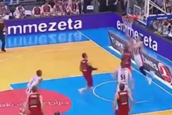 Pogodak Micića iz drugog ugla: Koš u poslednjoj sekundi za eksploziju Pionira! (VIDEO)