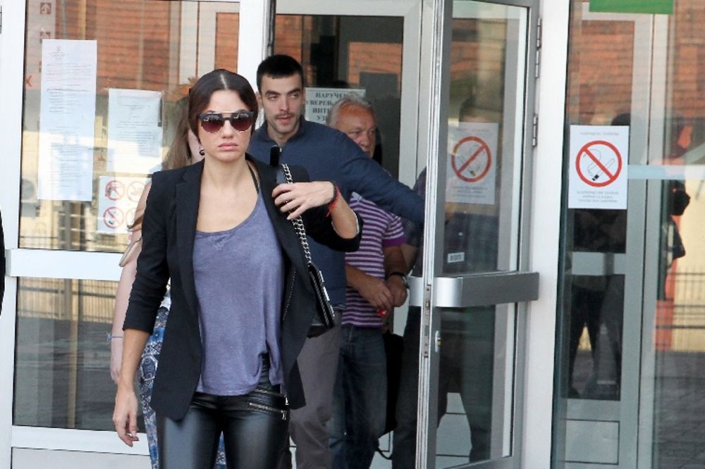 Sindi opet u sudu: Dokle da dokazujem da me je muž tukao?! (FOTO)