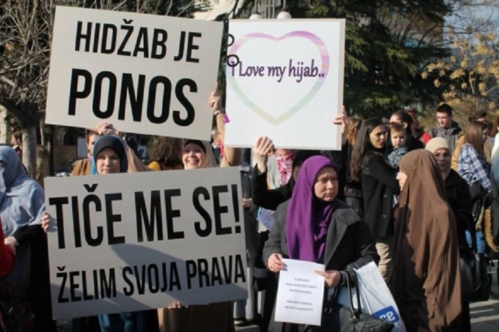 Mostarke besne: Protest zbog zabrane hidžaba u javnim ustanovama! (FOTO) (VIDEO)